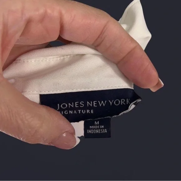 Jones New York White Sleeveless Blouse with Gold Buttons - Picture 5 of 5